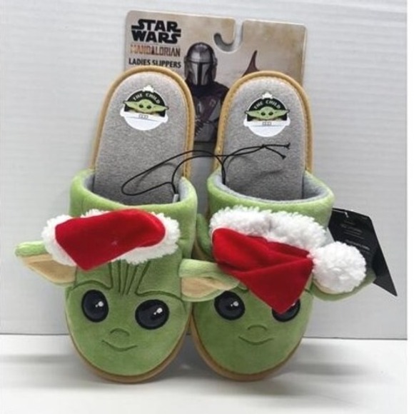 New Star Wars Mandalorian The Child Baby Yoda Unisex Slippers with Santa Hat - Picture 1 of 6